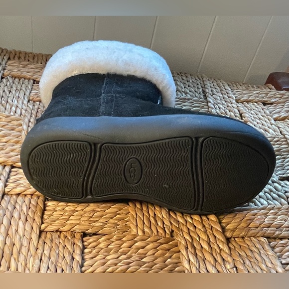 UGG children's Black Boot - Picture 7 of 8